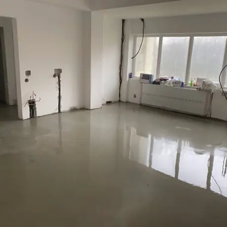 Șapă autonivelantă turnată într-un spațiu mare