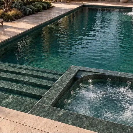 Piscină cu zonă de hidromasaj și cascadă