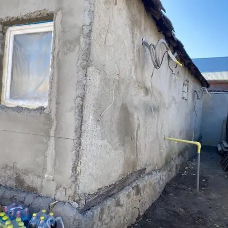 Fațadă refăcută pe o casă bătrânească